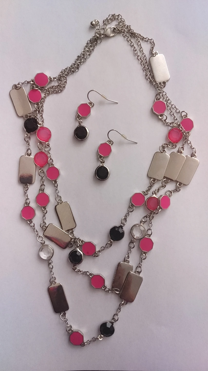 Necklace and earring sets