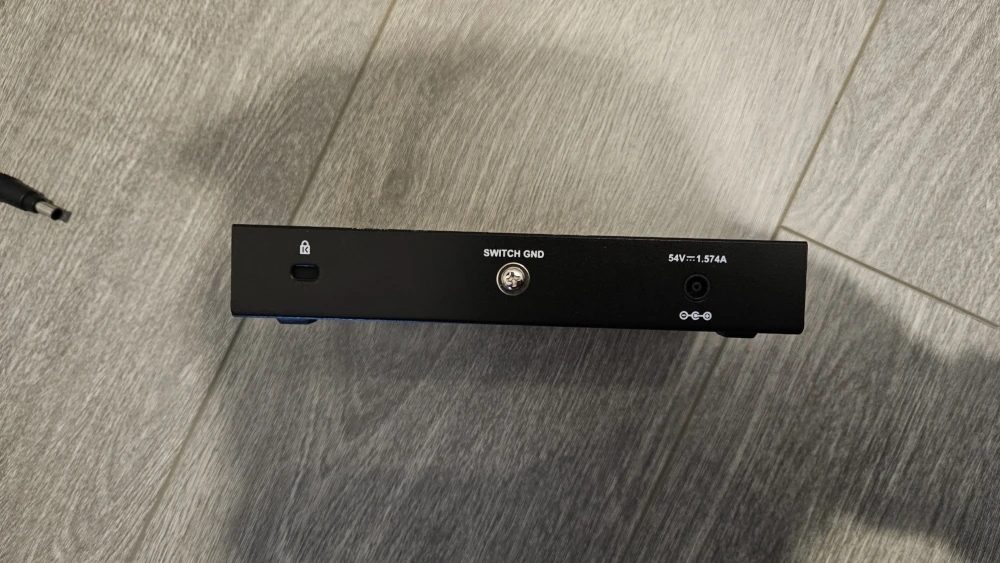 8-Port Gigabit PoE Smart Managed Switch - photo 2