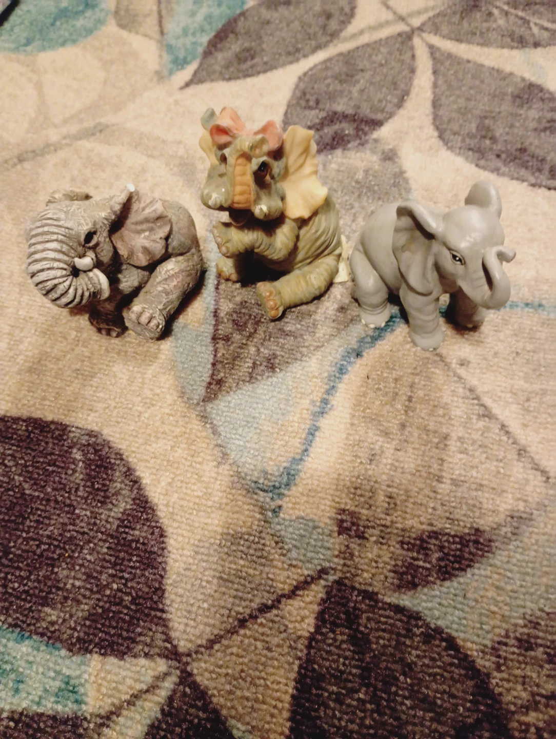 Lot of 3 Elephant Figurines - photo 3