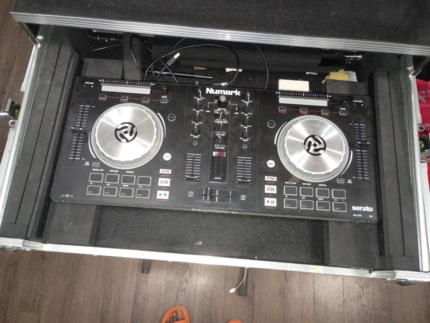 Numark iDJ Pro DJ Controller with Case - photo 2