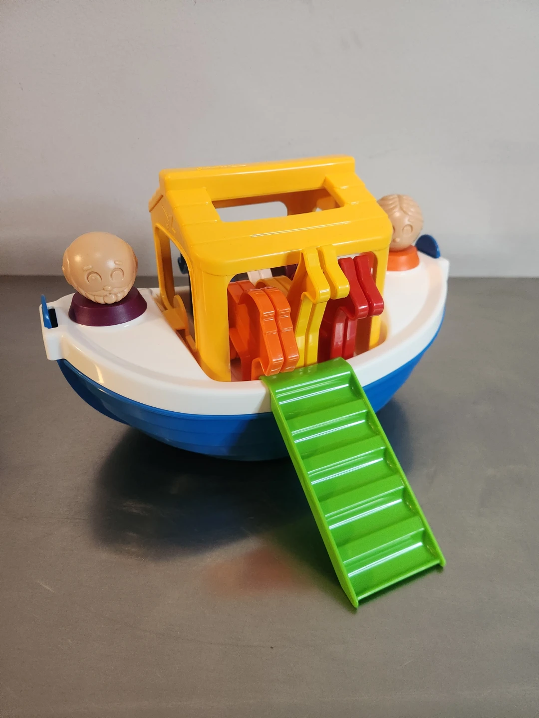 Vintage Tupperware Noah's Ark Toy with Animals - photo 2