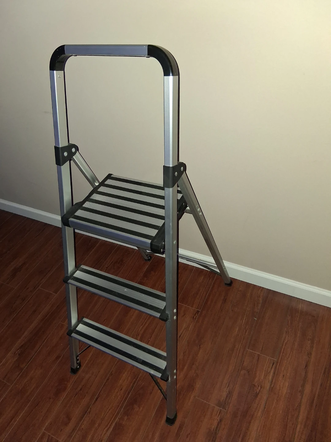Aluminum Step Ladder