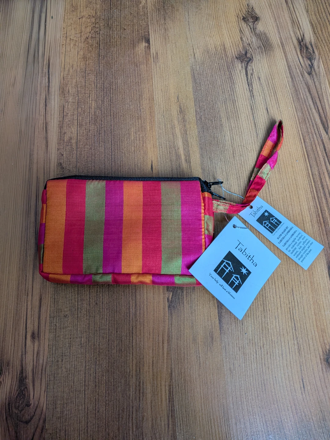 BNWT Tabitha 100% hand woven silk wristlet Pouch - photo 2