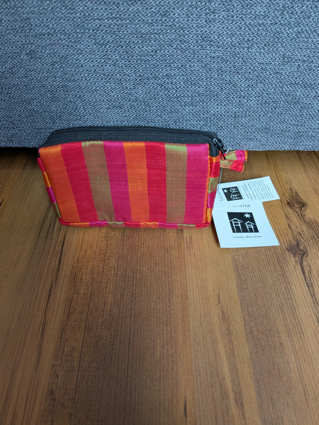 BNWT Tabitha 100% hand woven silk wristlet Pouch - photo 3