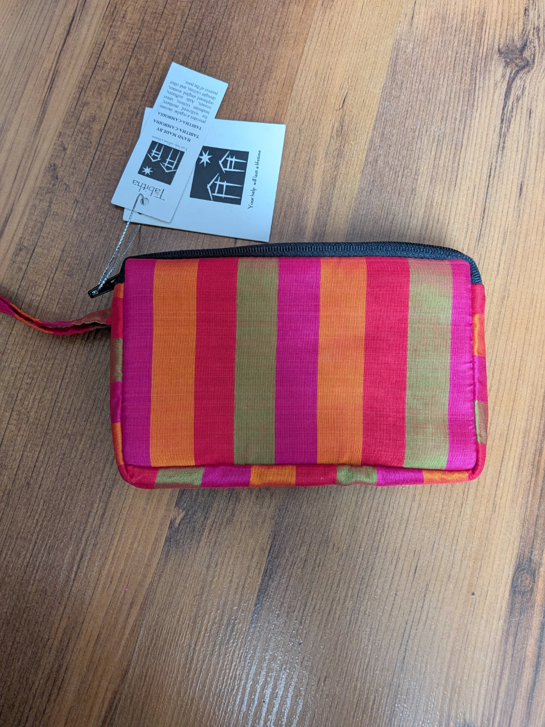BNWT Tabitha 100% hand woven silk wristlet Pouch - photo 4