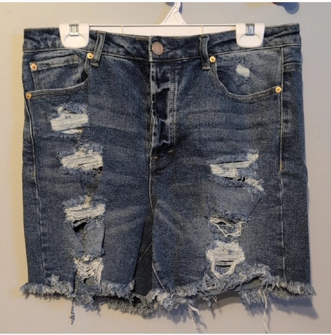 Fashion Nova Distressed Denim Shorts Size 11