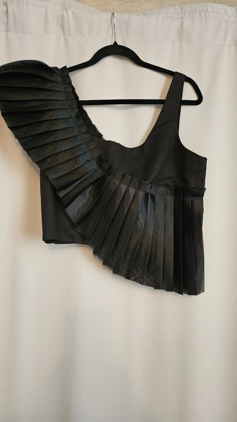 Black One-Shoulder Pleated Crop Top