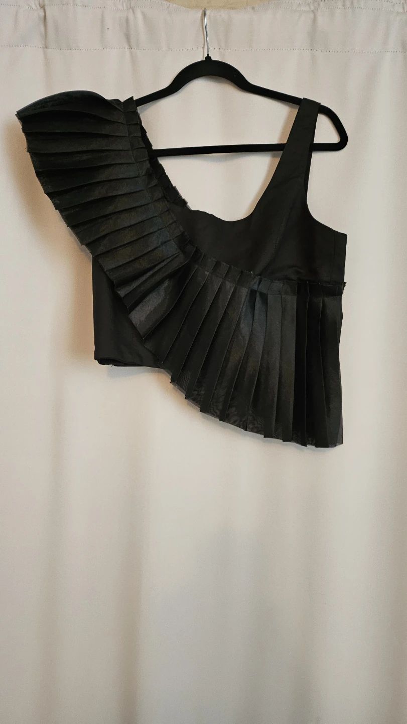Black One-Shoulder Pleated Crop Top - photo 2