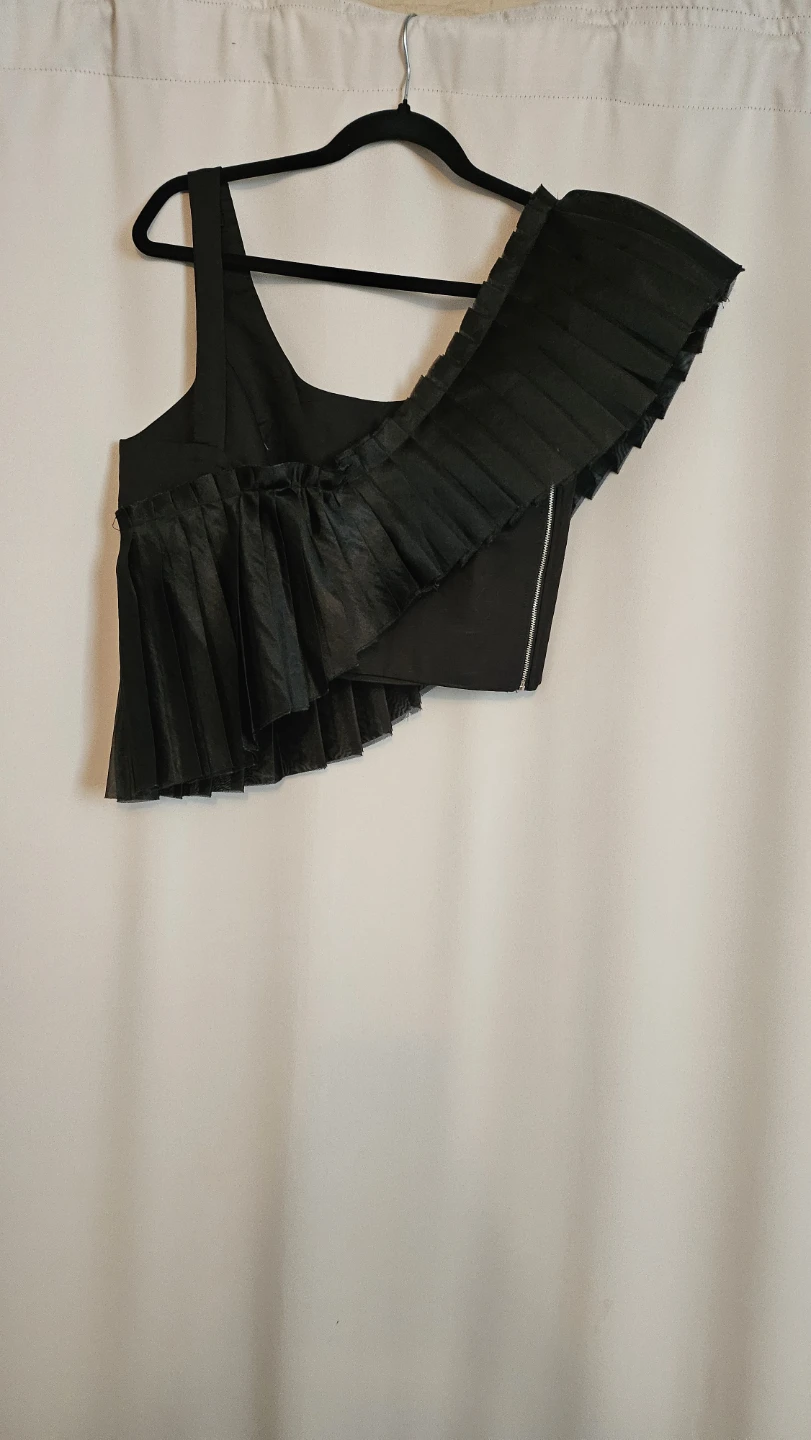 Black One-Shoulder Pleated Crop Top - photo 3