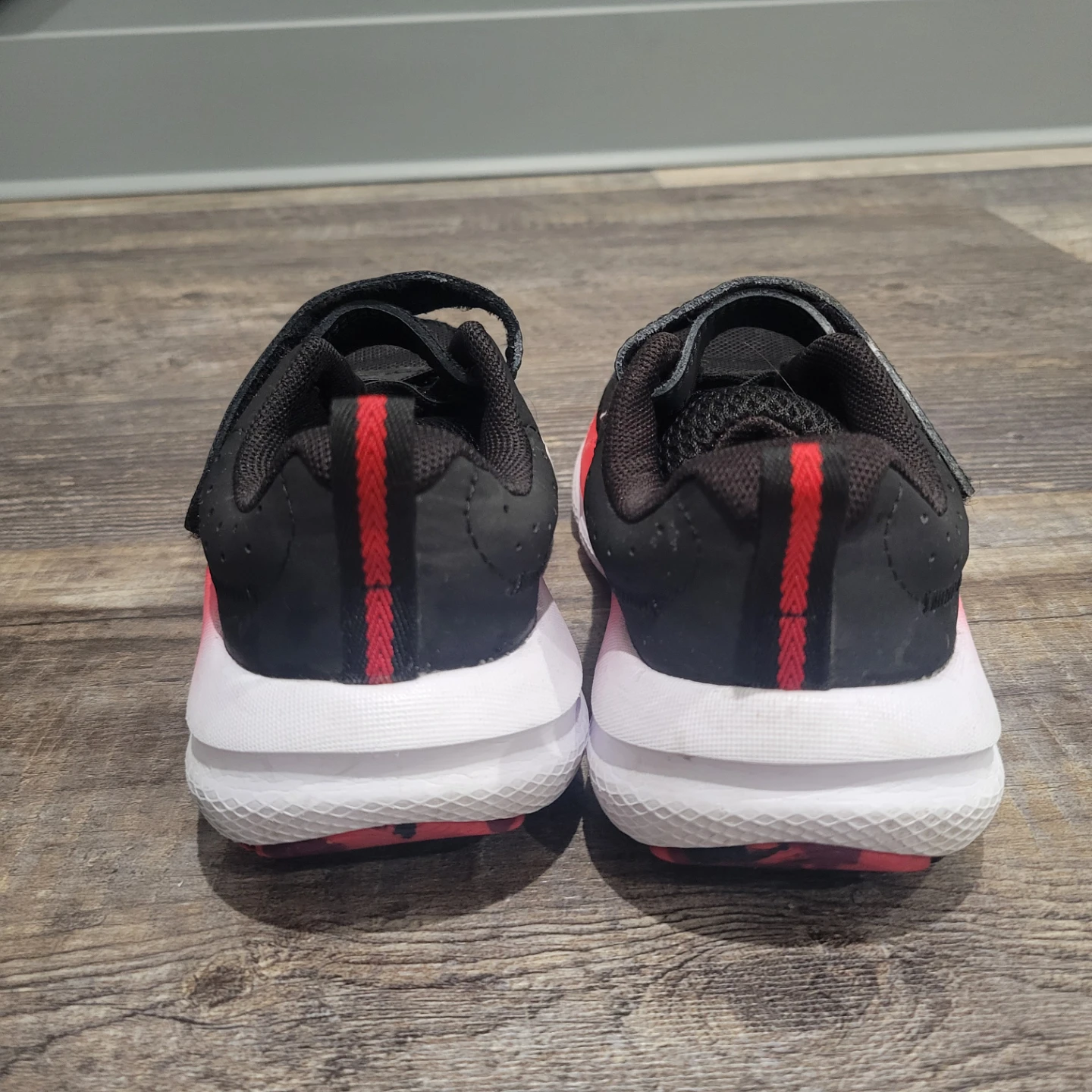 Under Armour Kids Running Shoes Size 13 - photo 3