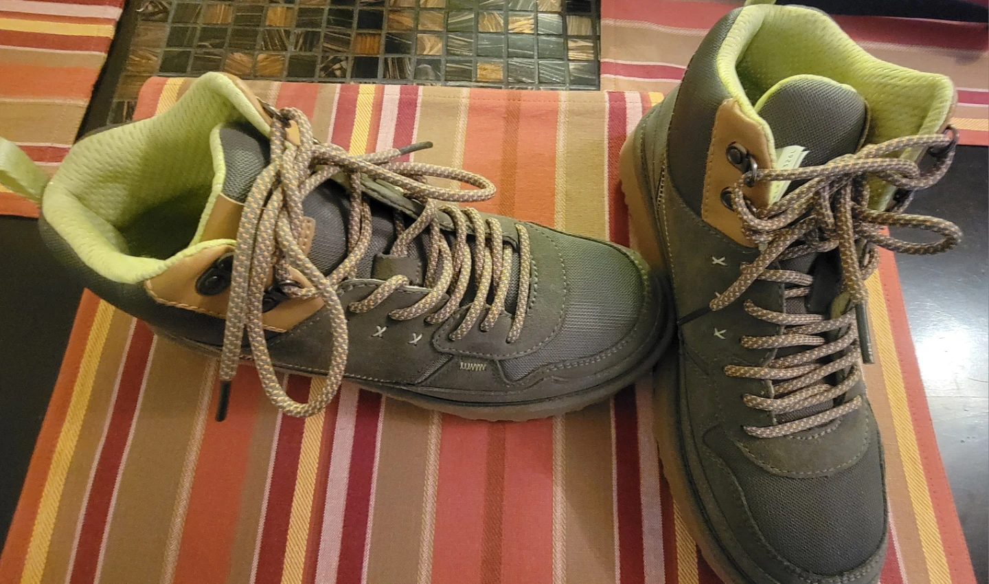 Ugg womens hiking or high top sneakers 9.5 - photo 4