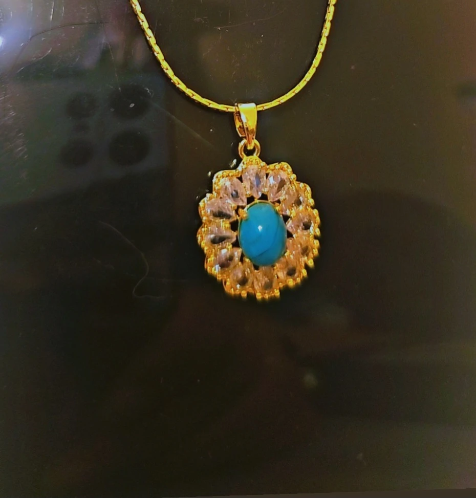 Gold Tone Pendant Necklaces - photo 3