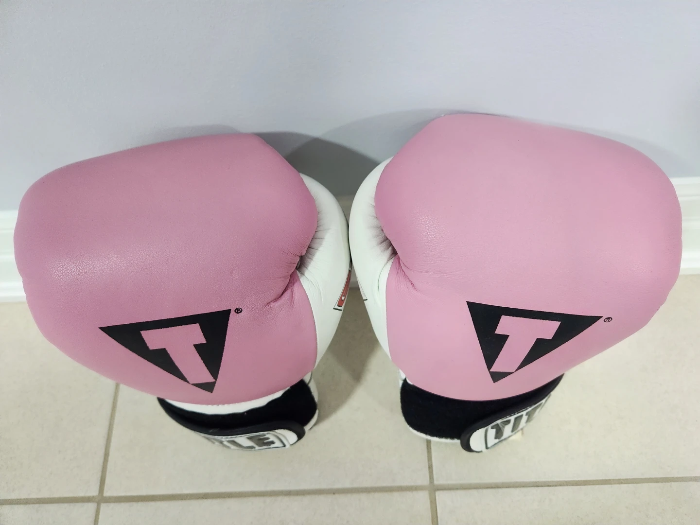 TITLE Boxing Gel World Bag All-leather 16oz Boxing Gloves (Pink) - photo 4