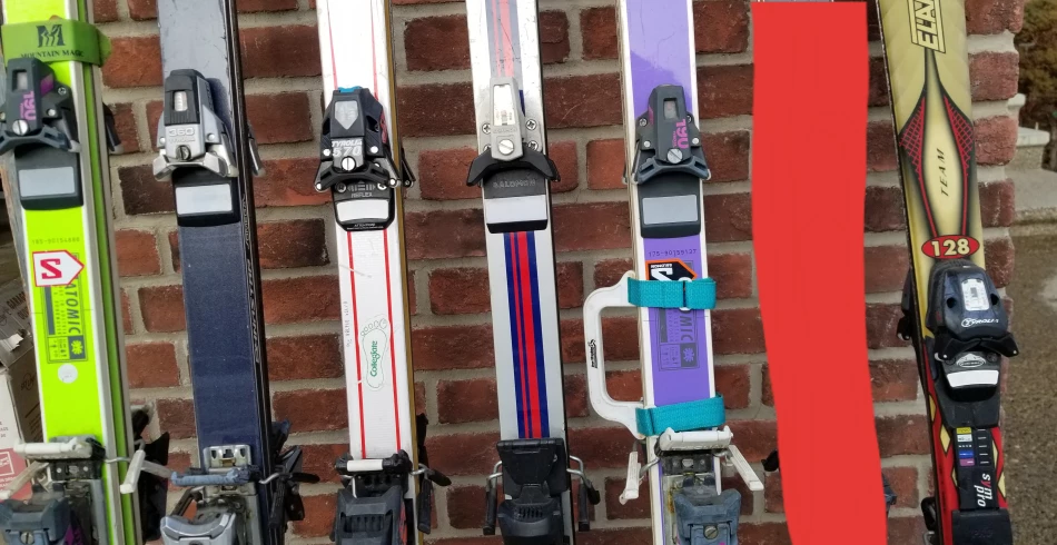 SEVERAL PAIRS OF SKIS WITH BINDINGS! (PLEASE READ THE DESCR) - photo 3