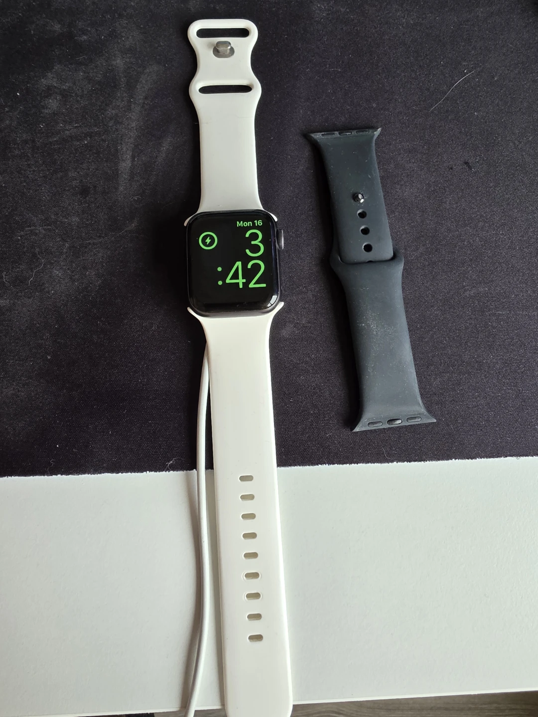 Apple Watch Series 6 Space Gray GPS 40mm with 2 Bands - photo 2