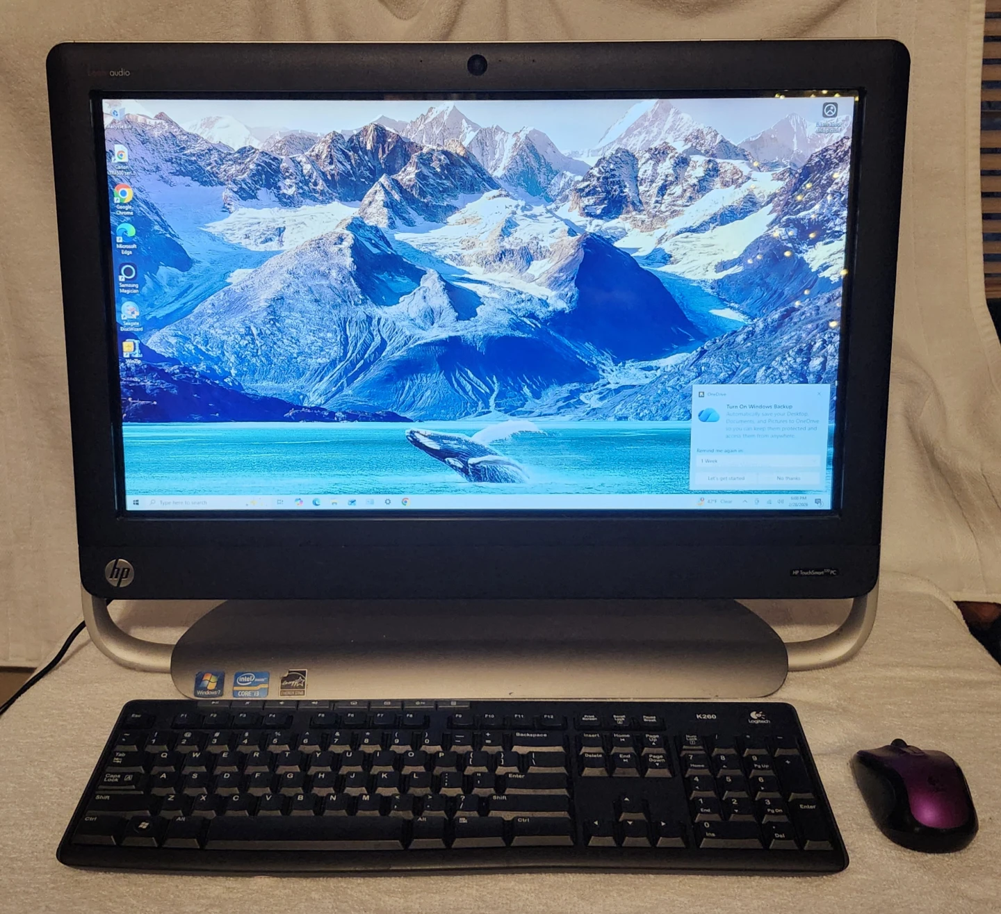 HP TouchSmart 520 All in one PC Logitech wireless mouse keyboard