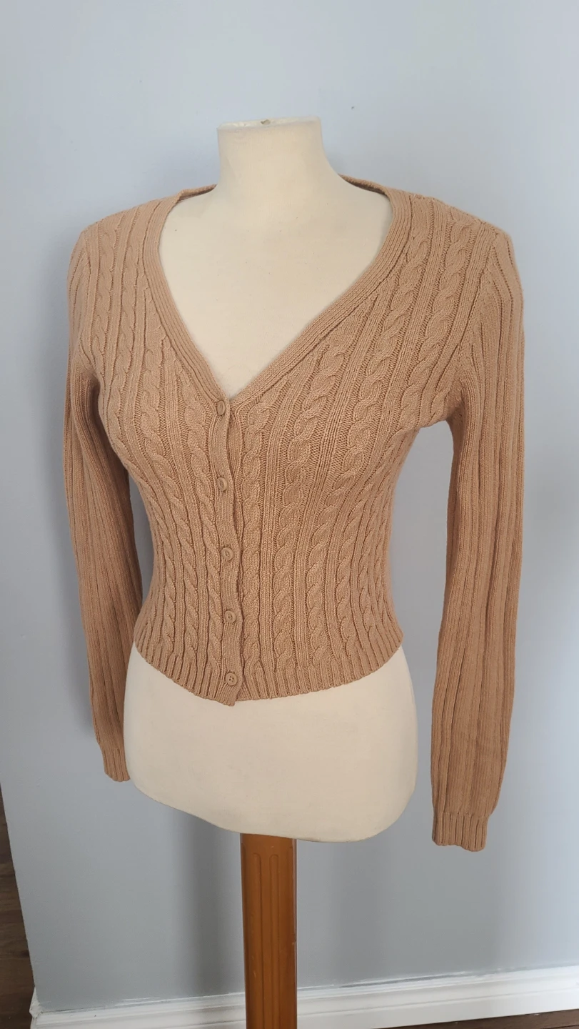 New Hollister Cable Knit Cropped Cardigan with tags - Medium 🏆