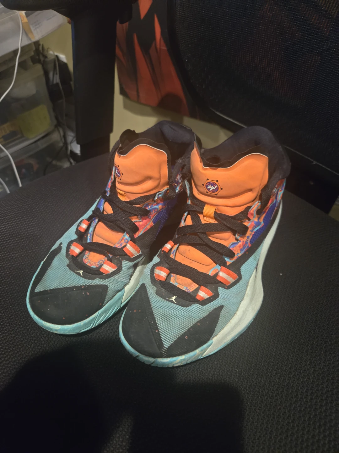 FREE DELIVERY!! Jordan's size 7y $60 - photo 2