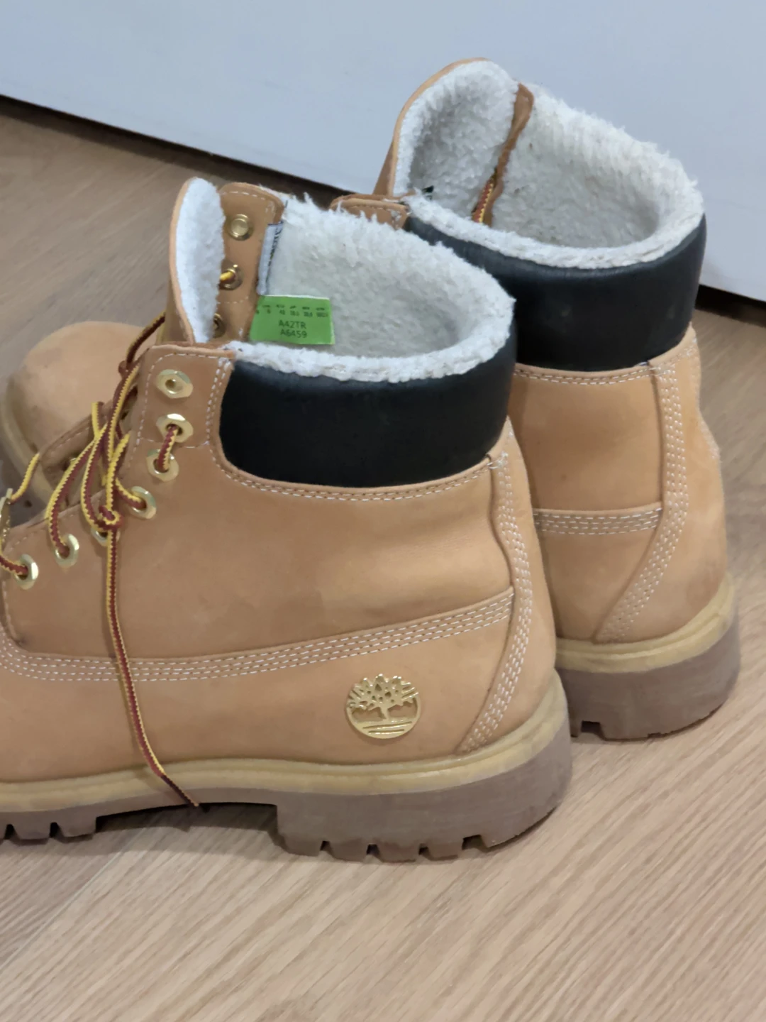 Timberland Lace Up Boots with Shearling Lining - photo 3