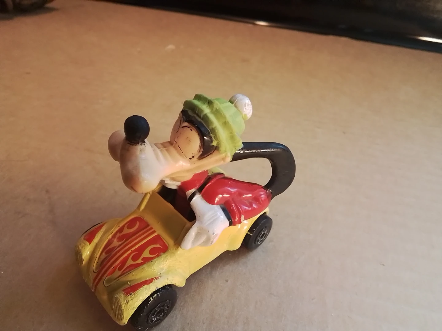 Disney Series No. 3 Goofy Matchbox Toy Car - photo 2