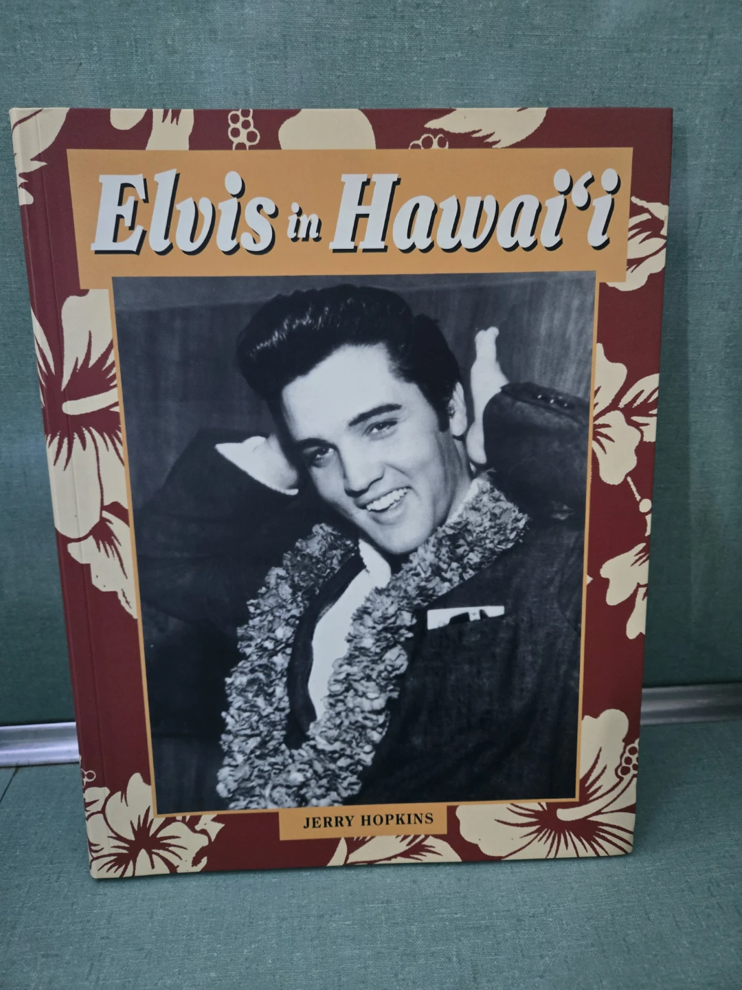 Elvis in Hawaii by Jerry Hopkins