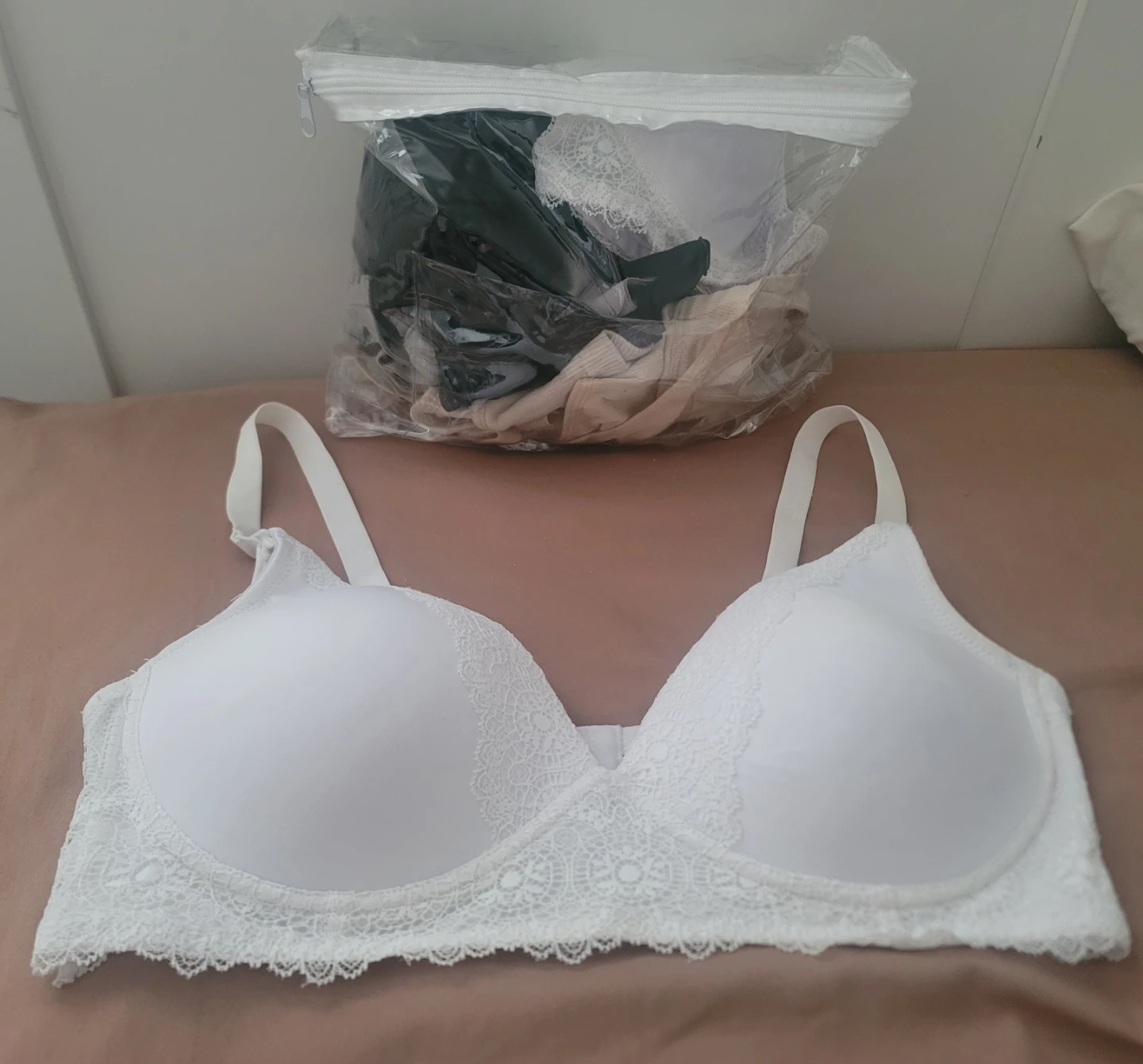 FREE Breastfeeding Bras (7) and Alvababy Reusable Breast Pads