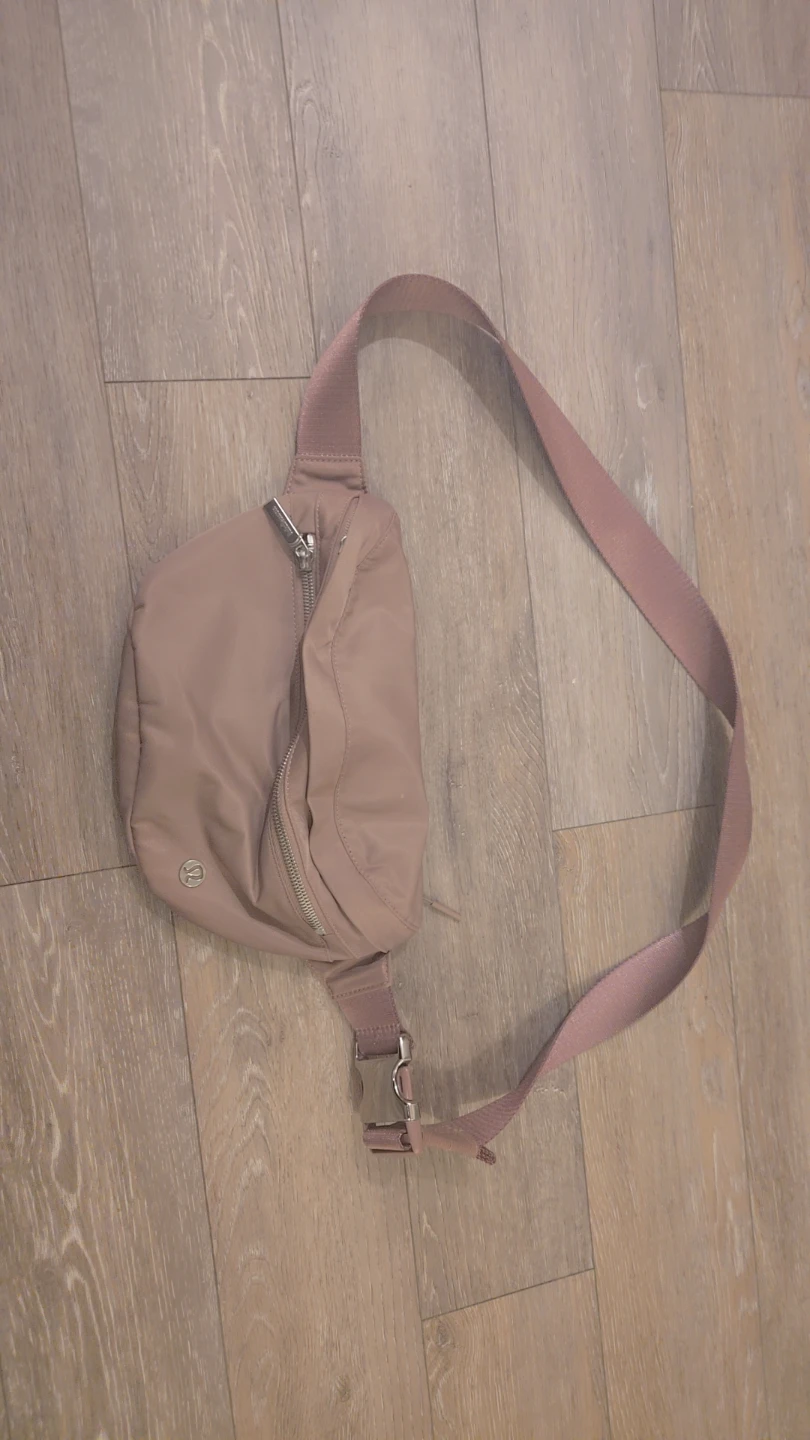 Lululemon Everywhere Belt Bag - Dusky Lavender