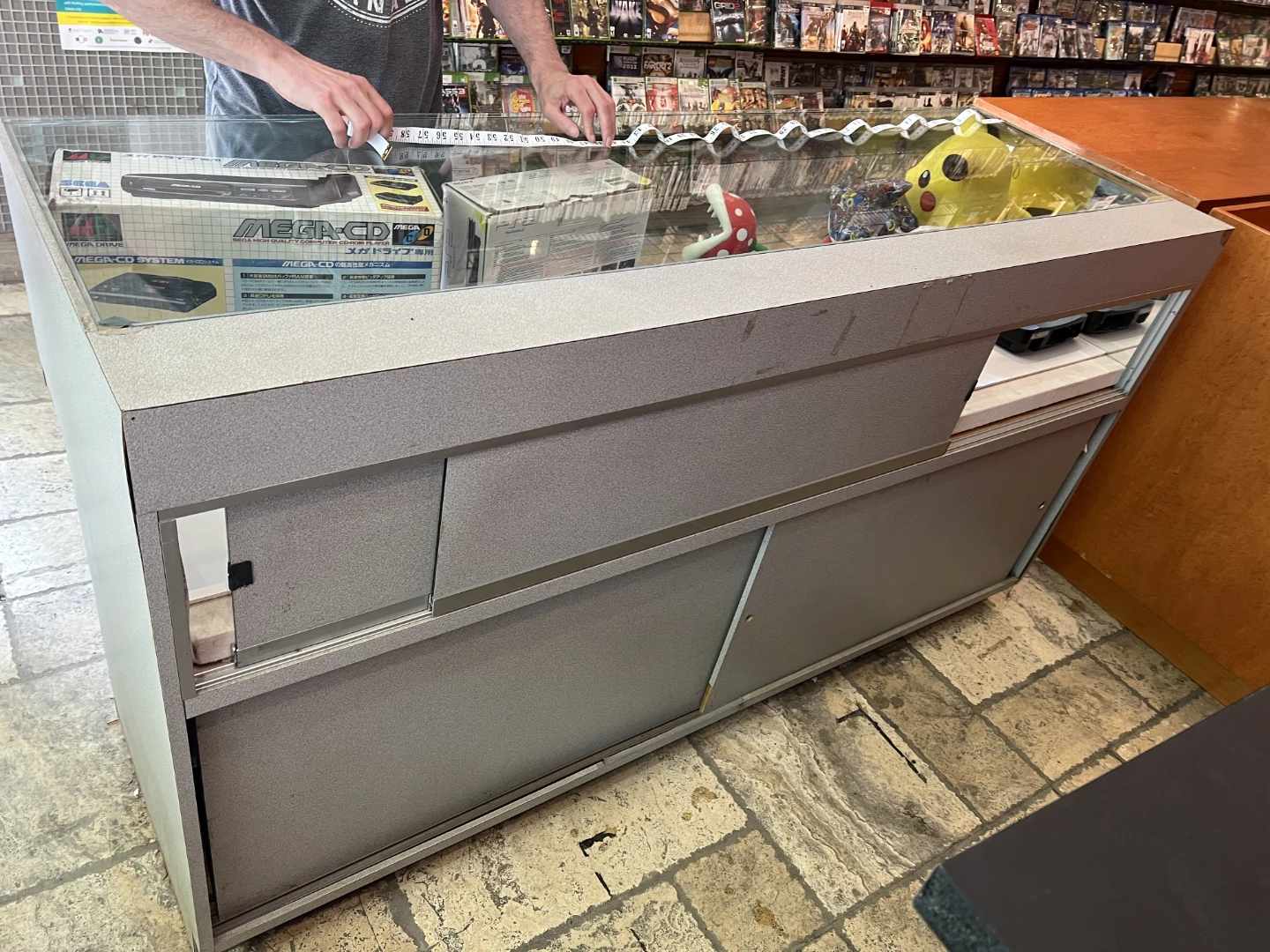 Large display case - photo 2
