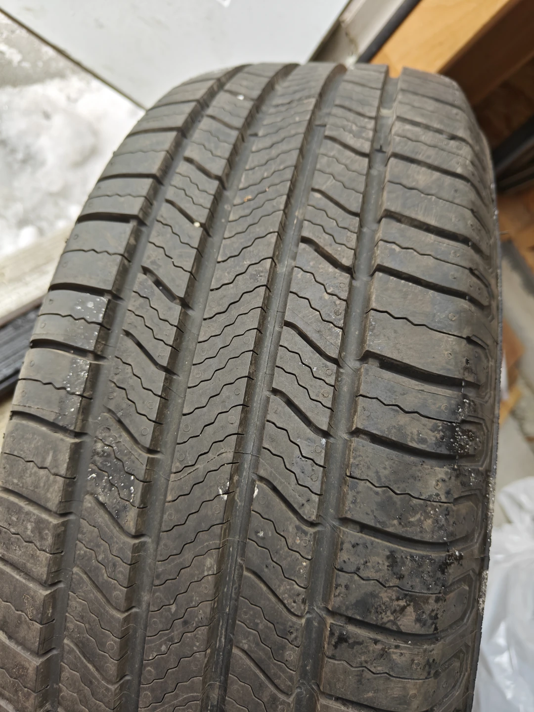 4x Michelin Defender 2 – 235/65R18 – Like New (2025 DOT) - photo 4