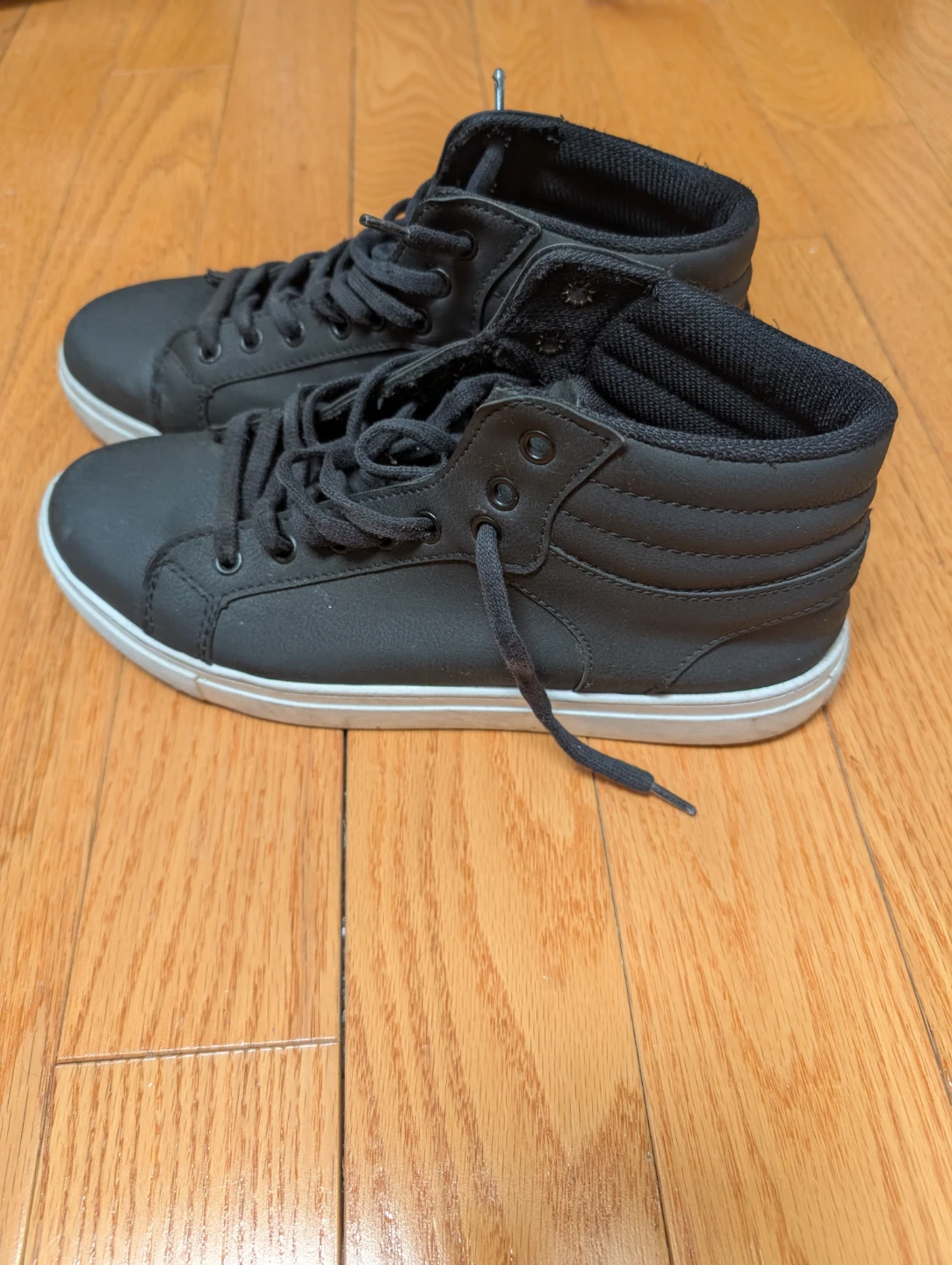 Black High-Top Sneakers Size 8-8.5 🏆 - photo 2