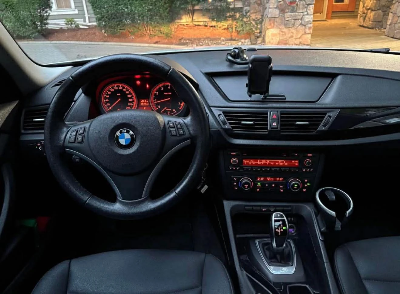 White BMW X1 SUV - photo 5