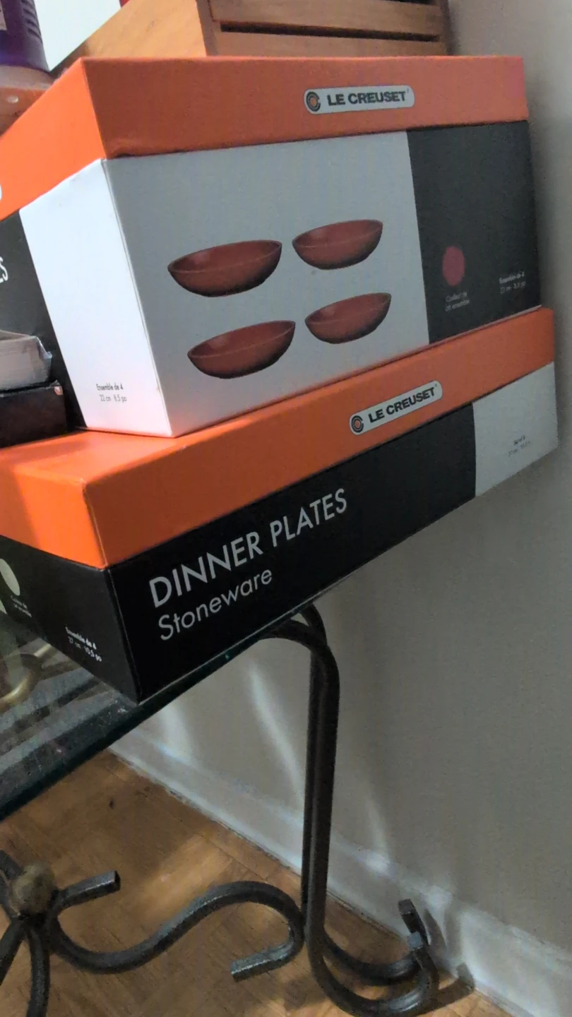 Le Creuset Dinner Plates & Bowls Set