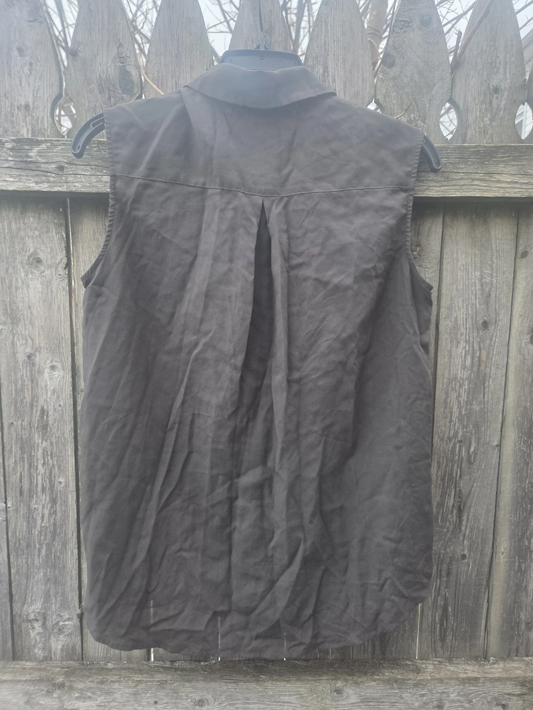 UNIQLO Sleeveless Button-Up Shirt - photo 4
