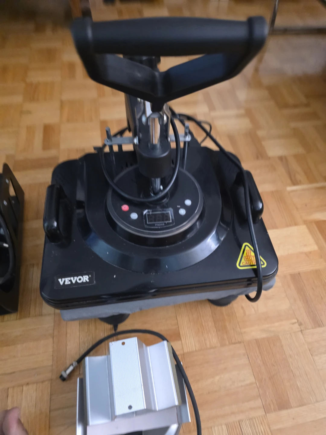 Vevor Heat Press Machine with attachments - photo 4