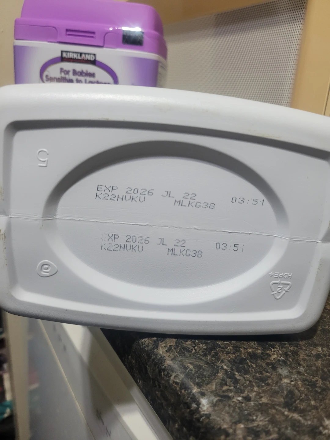 Kirkland Signature For Babies Sensitive to Lactose 1.36 kg - photo 2