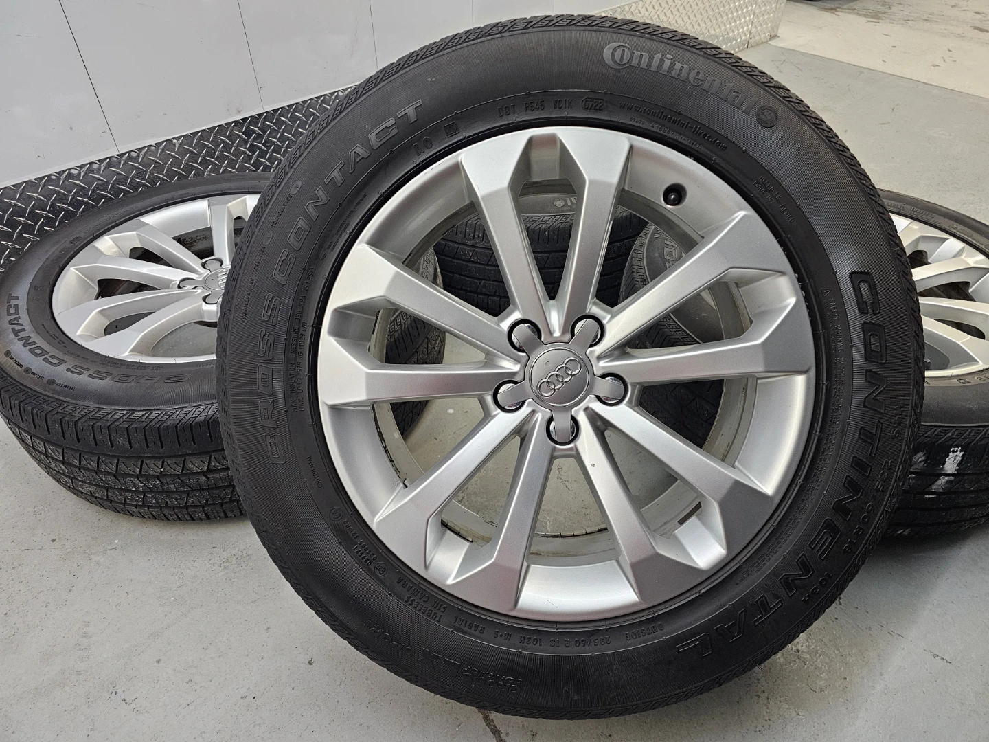 AUDI Q5 O.E.M RIMS AND ALL SEASON TIRES 235/60 R18 - photo 4