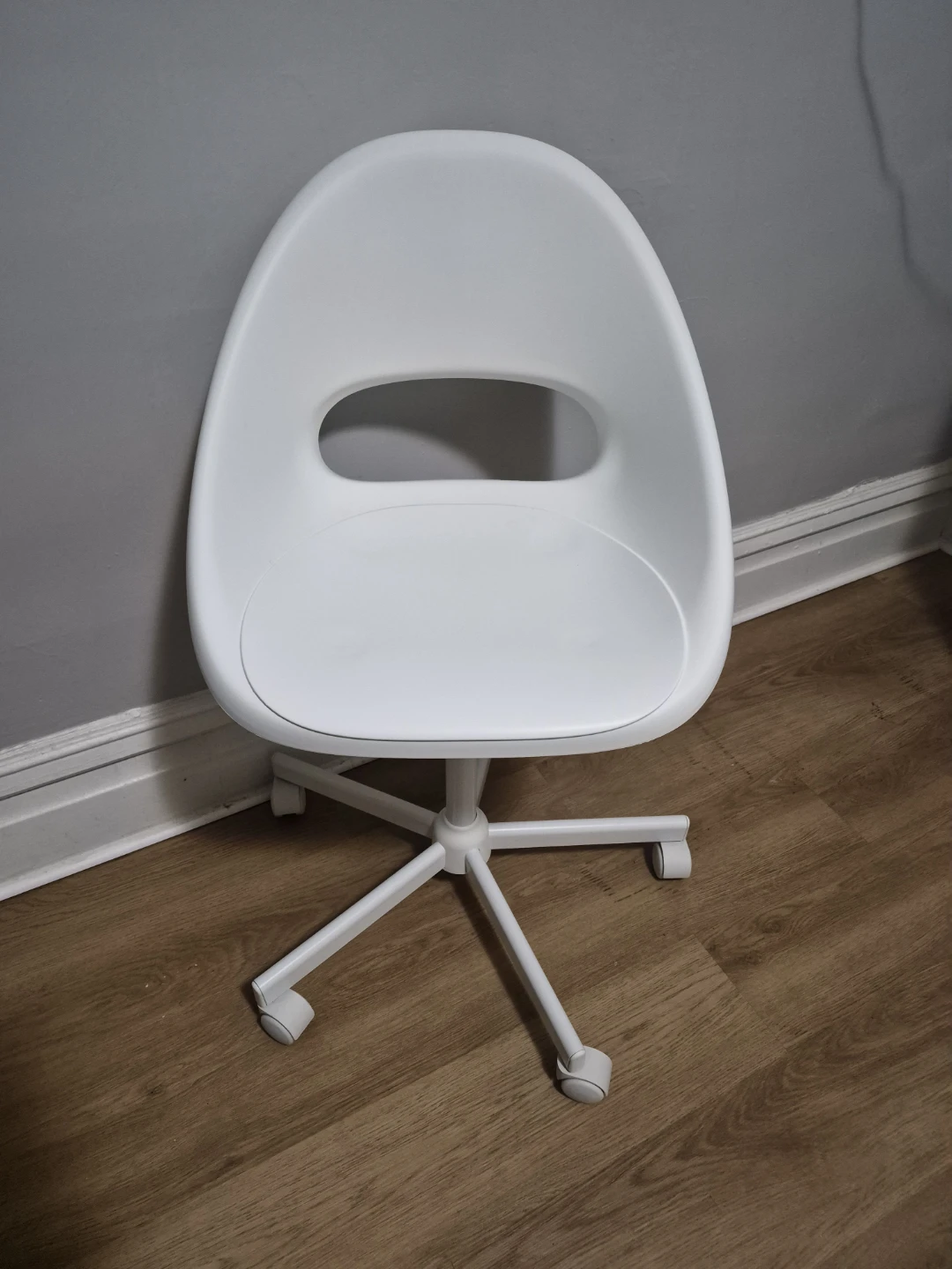 IKEA White Swivel Office Chair - photo 3
