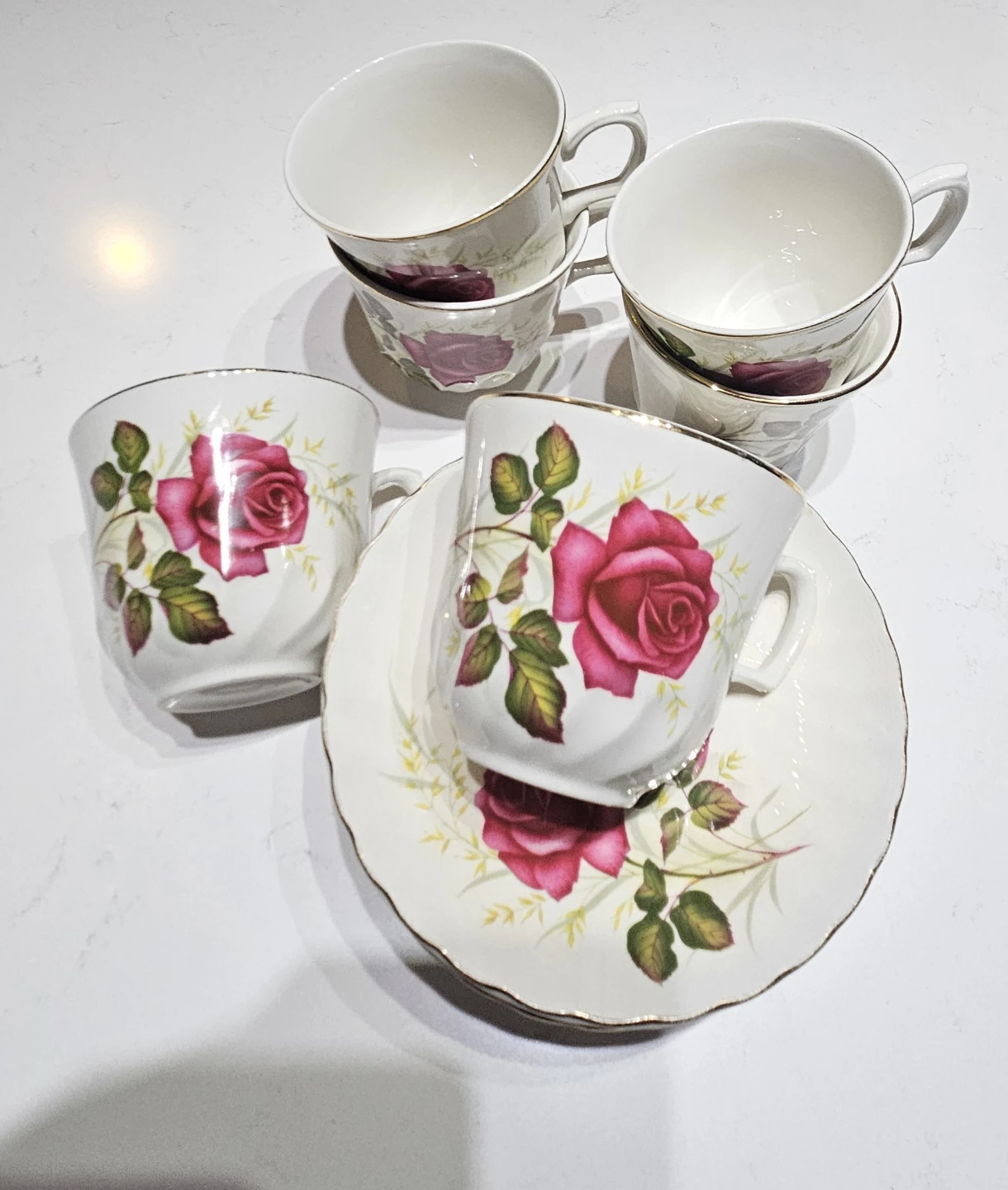 Vintage Rose Pattern Tea Cups and Saucers Set - photo 5
