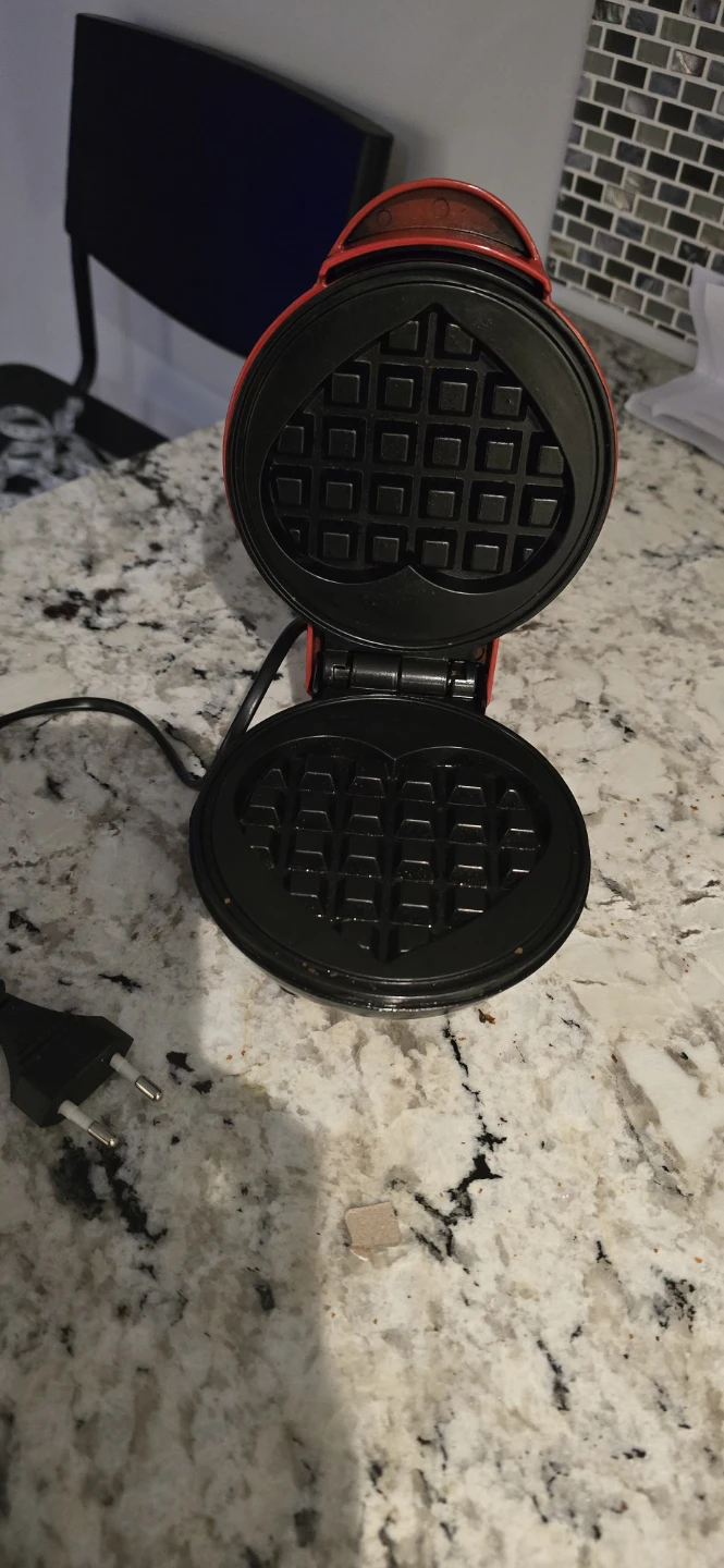 Red Heart-Shaped Waffle Maker - photo 2