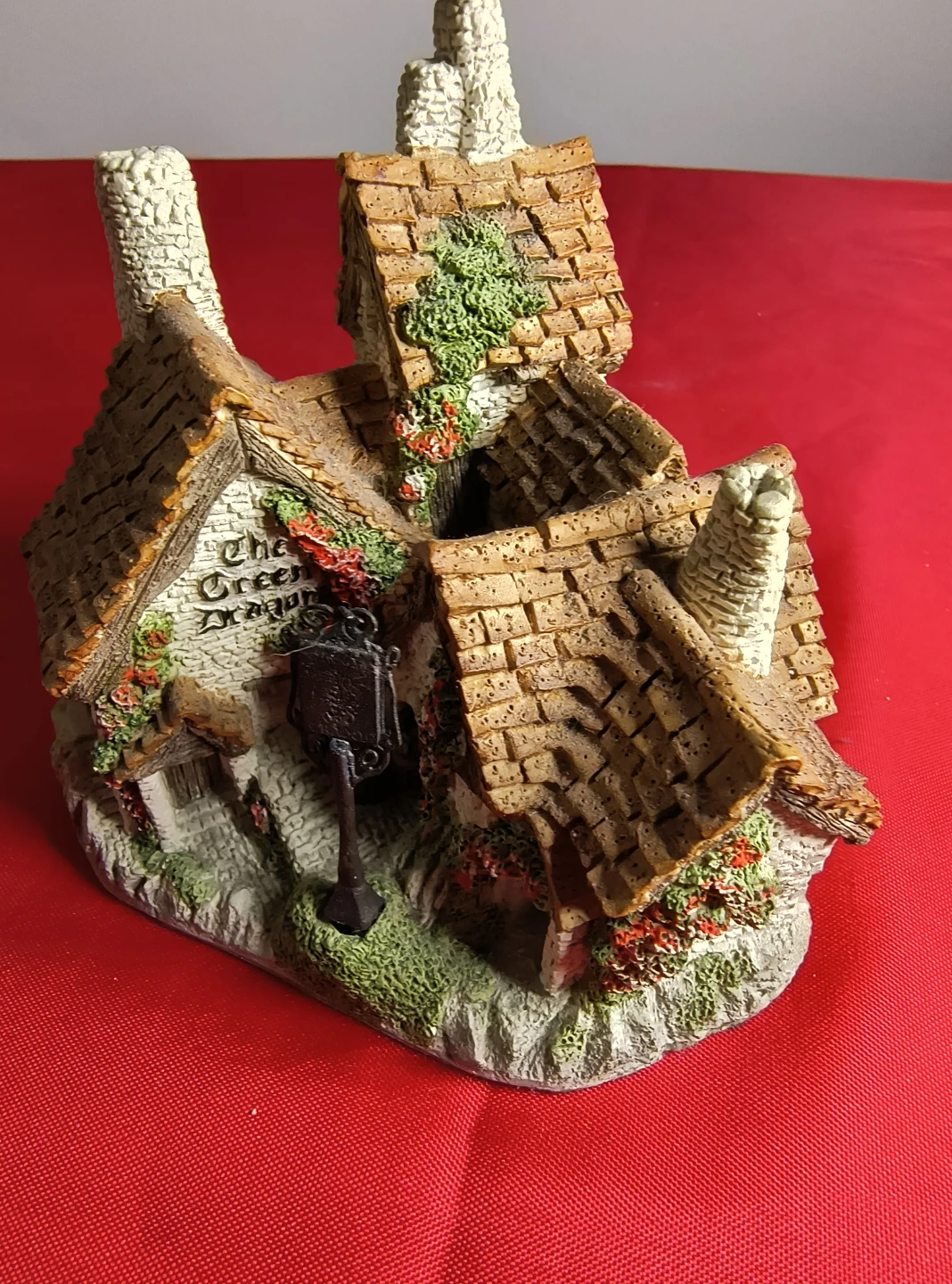 David Winter Green Dragon Pub Miniature - photo 3