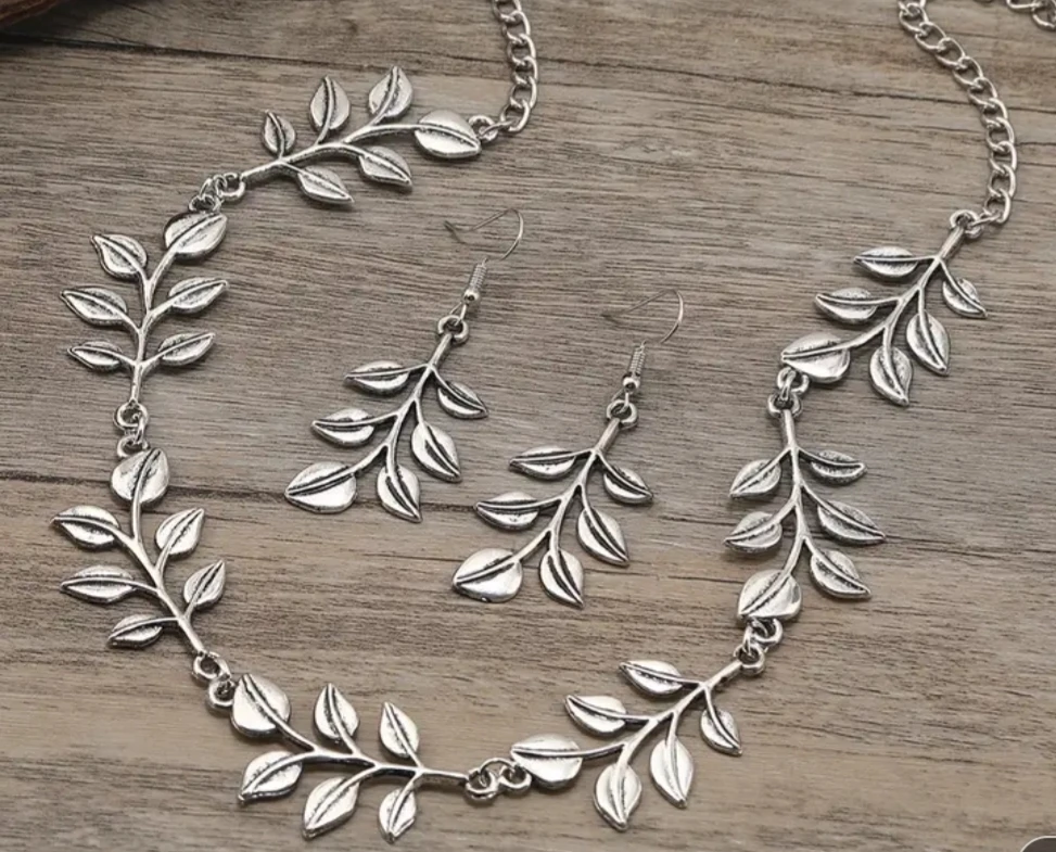 Women's  Leaf Necklace - photo 2