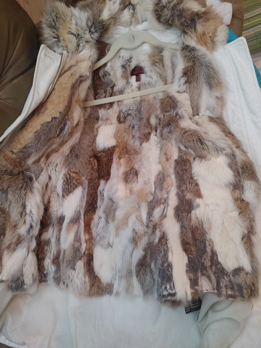 Danier White Leather Parka with Fur Lining size 4-6 - photo 2