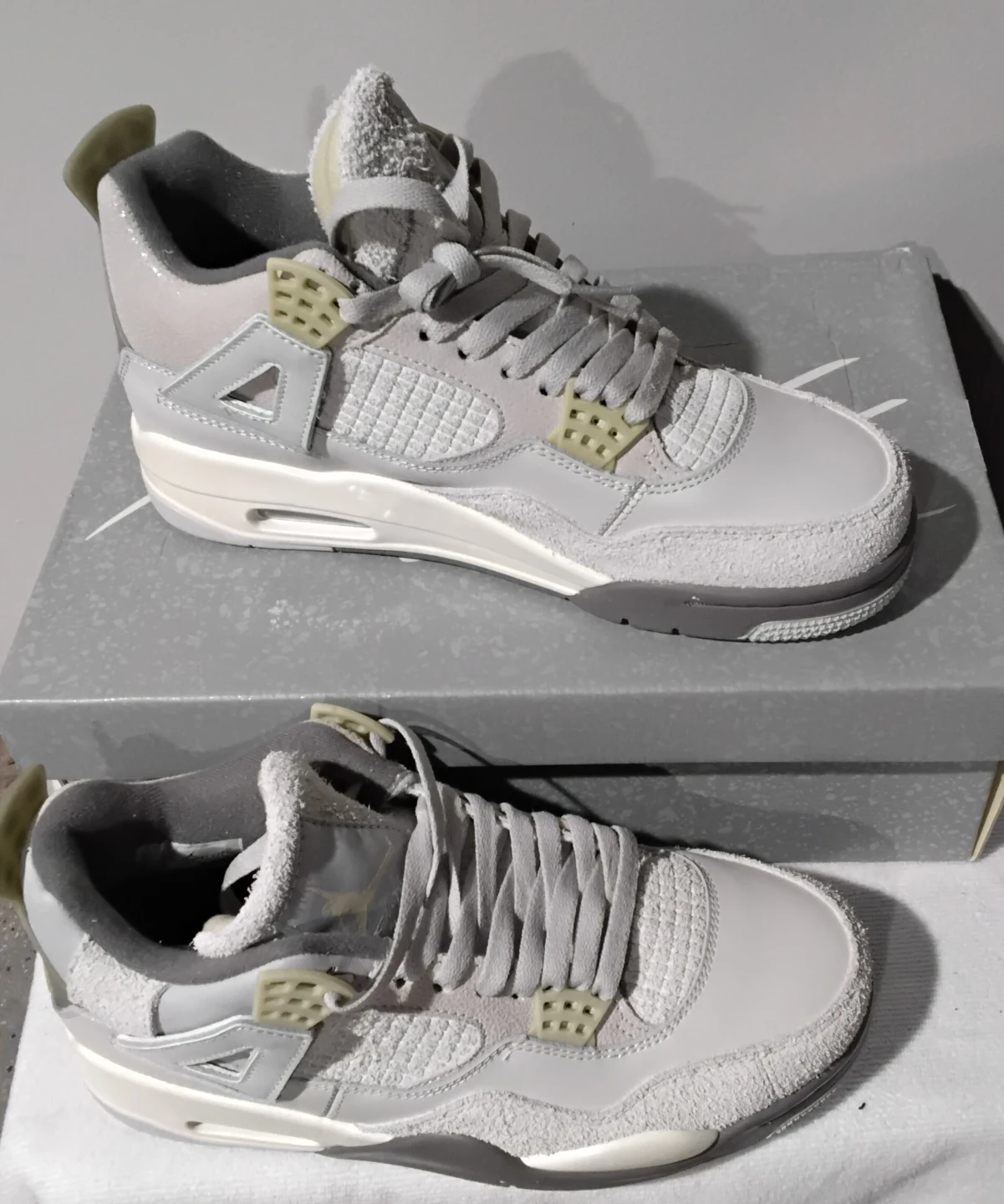 Air Jordan 4 Retro SE 'Craft' Photon Dust Shoes