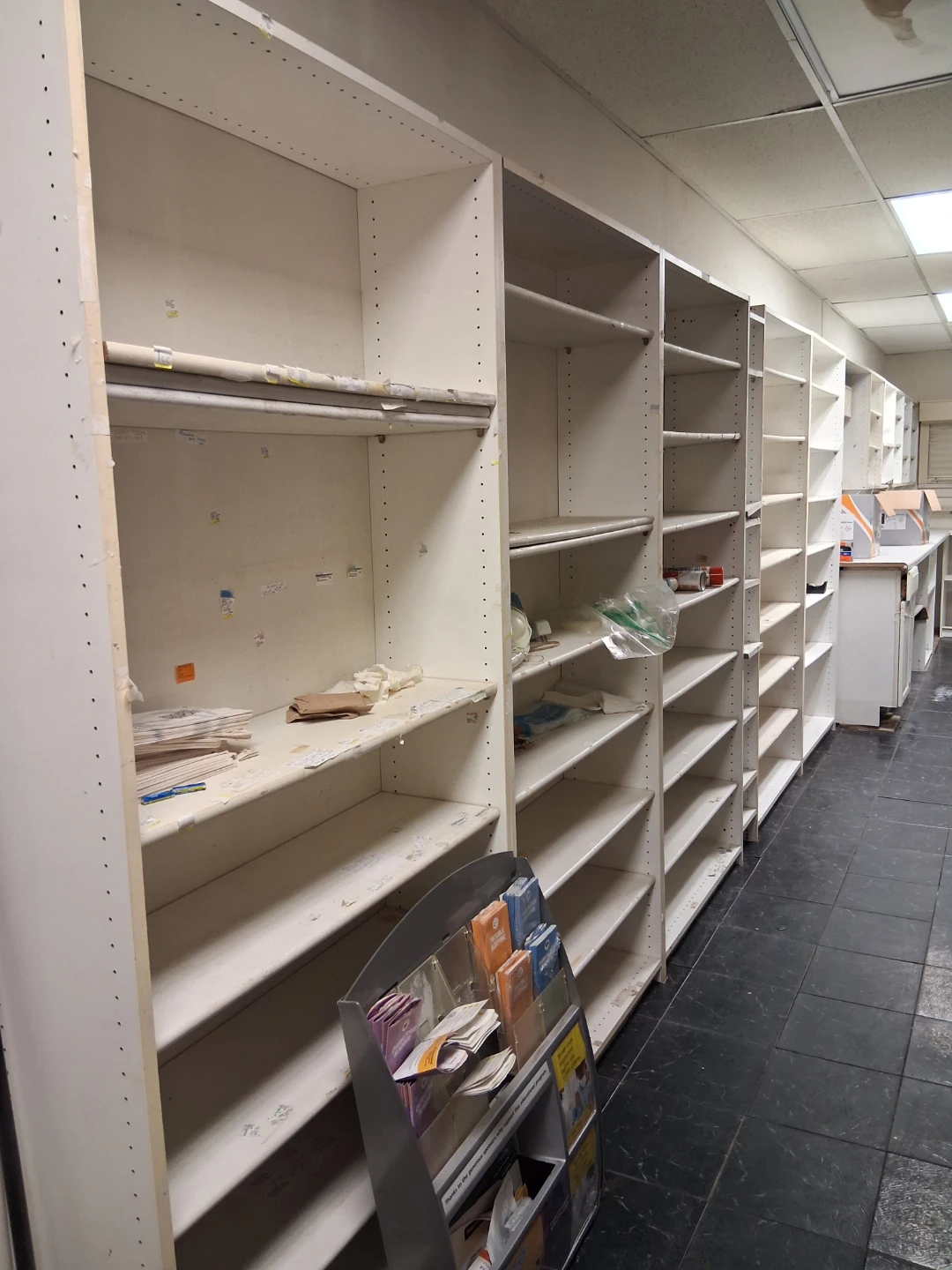 White Retail Display Shelving Units - photo 2
