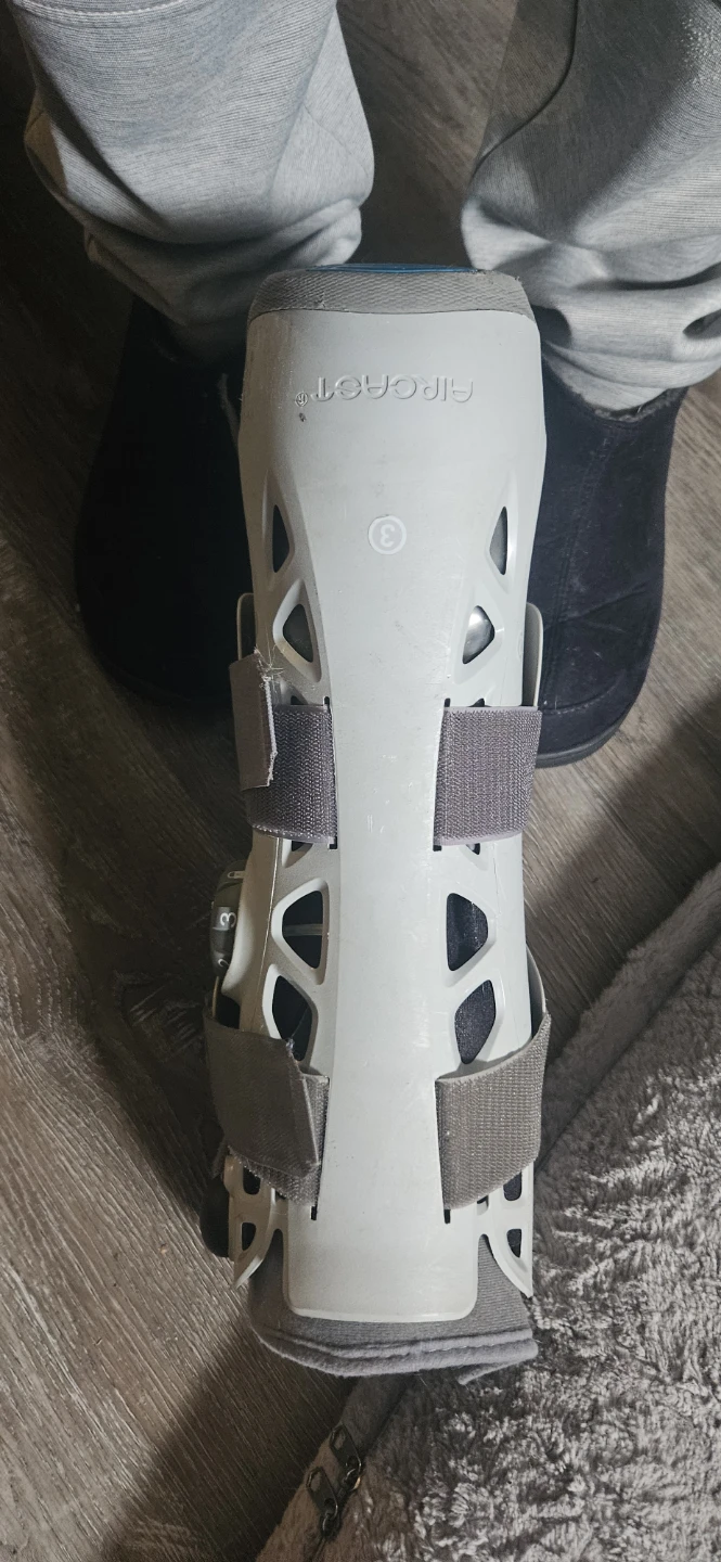AirCast Walking Boot Size 3
