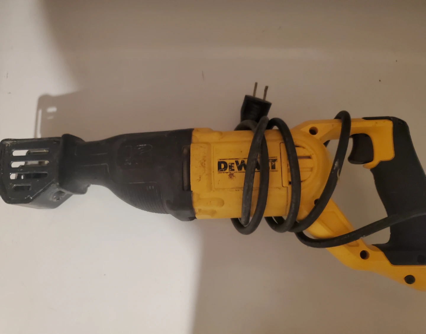 DEWALT DWE305 Reciprocating Saw 1 1/8" Stroke