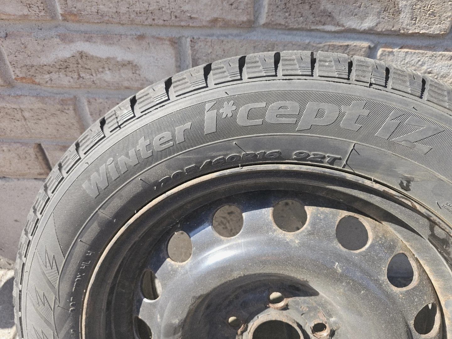 Hankook Winter i*cept iz tire