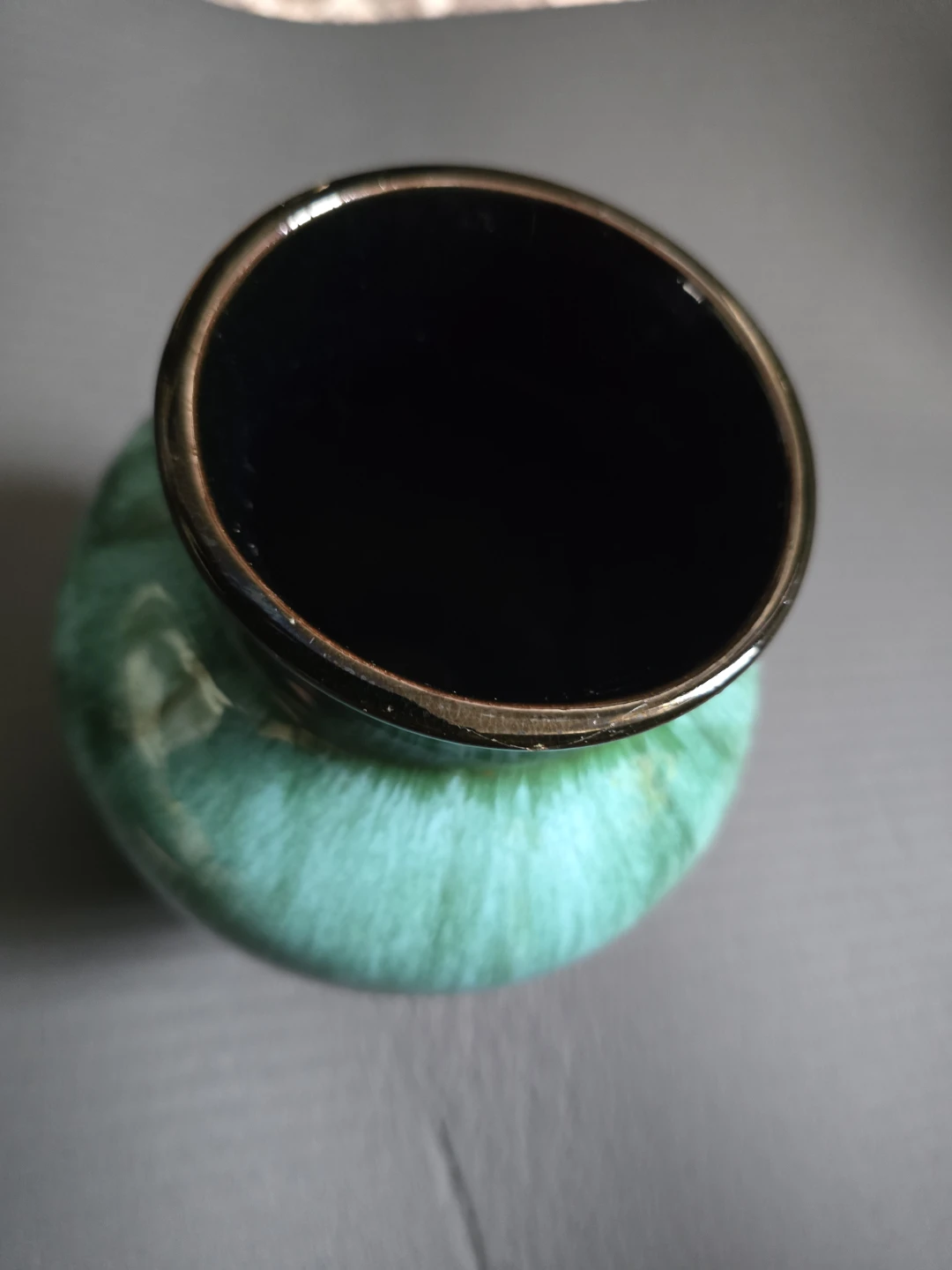 Green Drip 8" Glaze Ceramic Blue Mountain Vase read desc. - photo 4