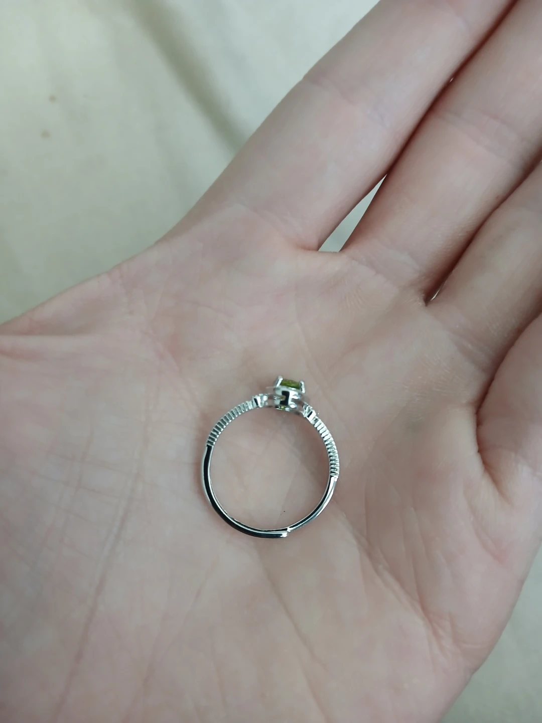 925 Silver And Oval Peridot 1.5 Carat Ring - photo 5