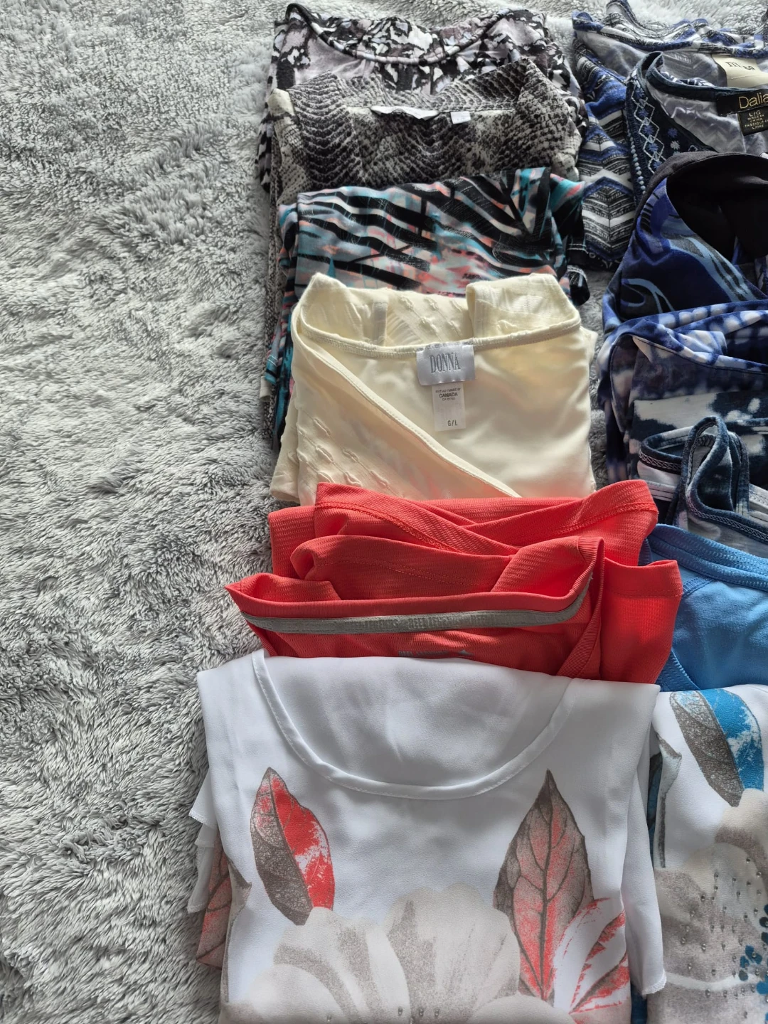 Bundle of Large Women's Tops - EUC - photo 2